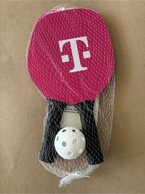 T-mobile pink and white Pickleball set